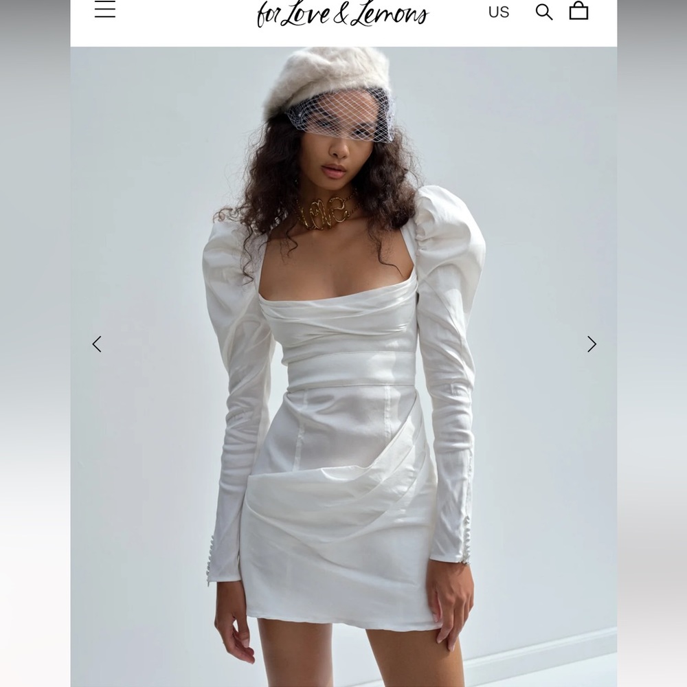 Bridal For Love and Lemons Etta mini size XS. Adorable button detailing.
